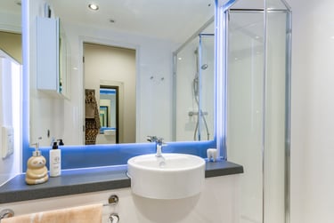 Gold En Suite at The Tannery, 115 Bath Lane, New Parks, Leicester, LE35EU - Image 9